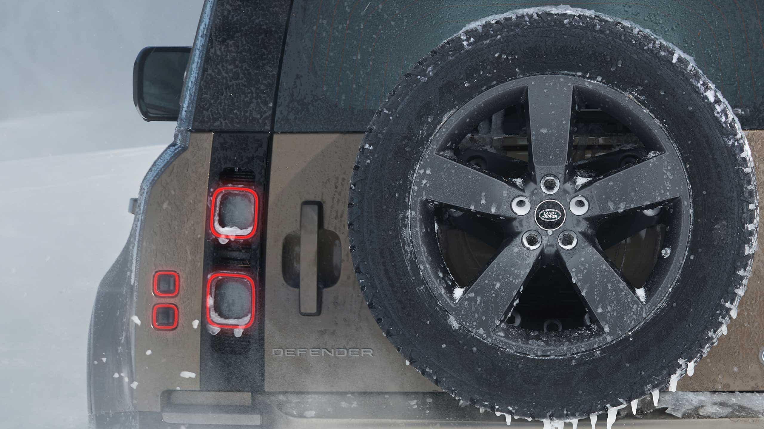 디펜더 | 거침없는 4x4 | 불가능을 넘어서는 위대한 여정의 시작