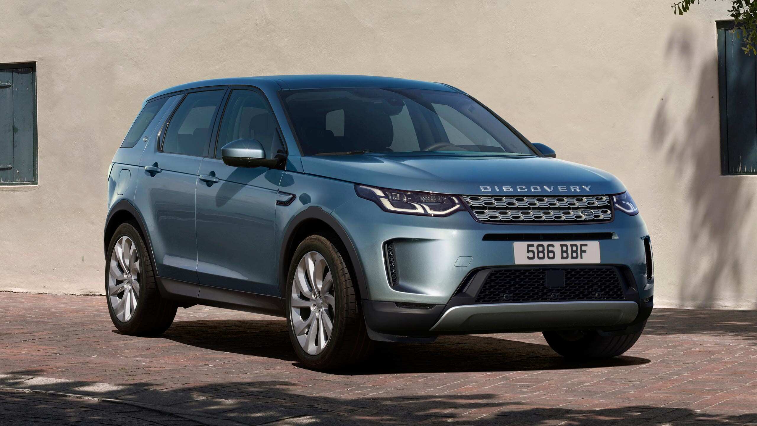 Blue Range Rover Discovery 
