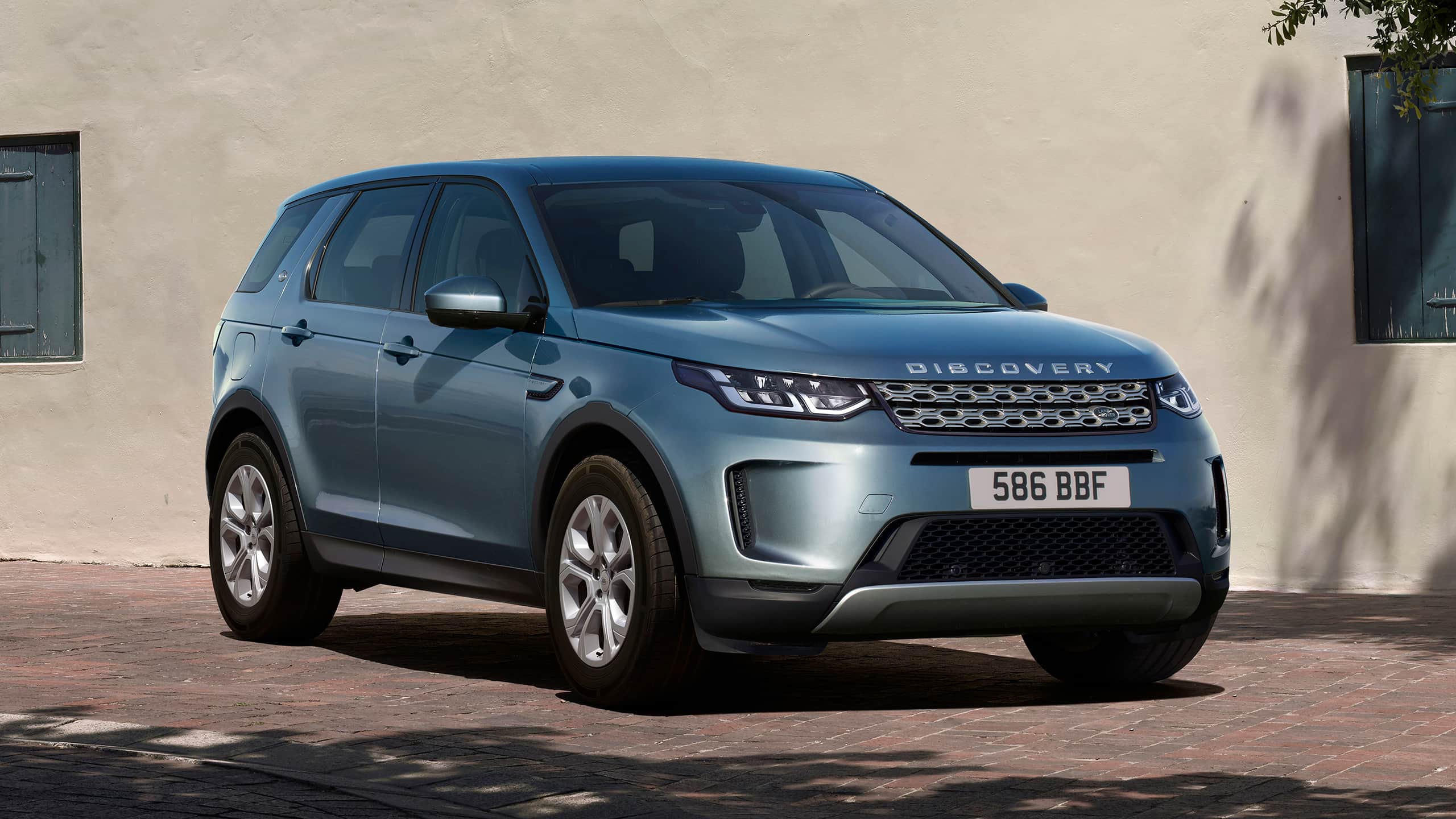 Range Rover Discovery Sport front side view